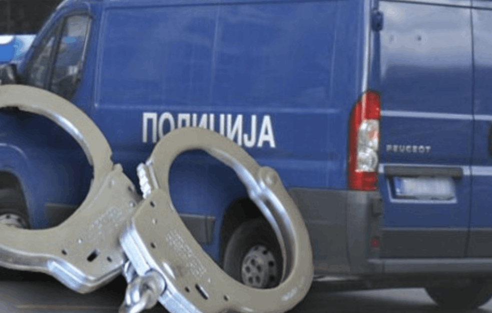 HAPŠENJE DILERA NA AUTO-PUTU 'MILOŠ VELIKI': Policija uhvatila dvadesetpetogodišnjeg muškarca, ODUZETO KILOGRAM HEROINA!